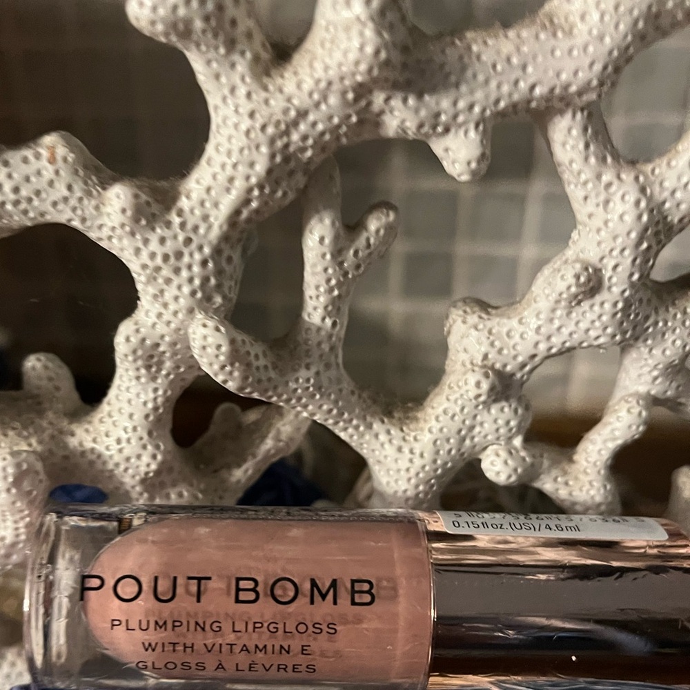 Revolution Pout Bomb Plumping Lipgloss with Vit E Color as shown